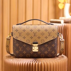Louis Vuitton Pochette Metis Monogram Shoulder Bag